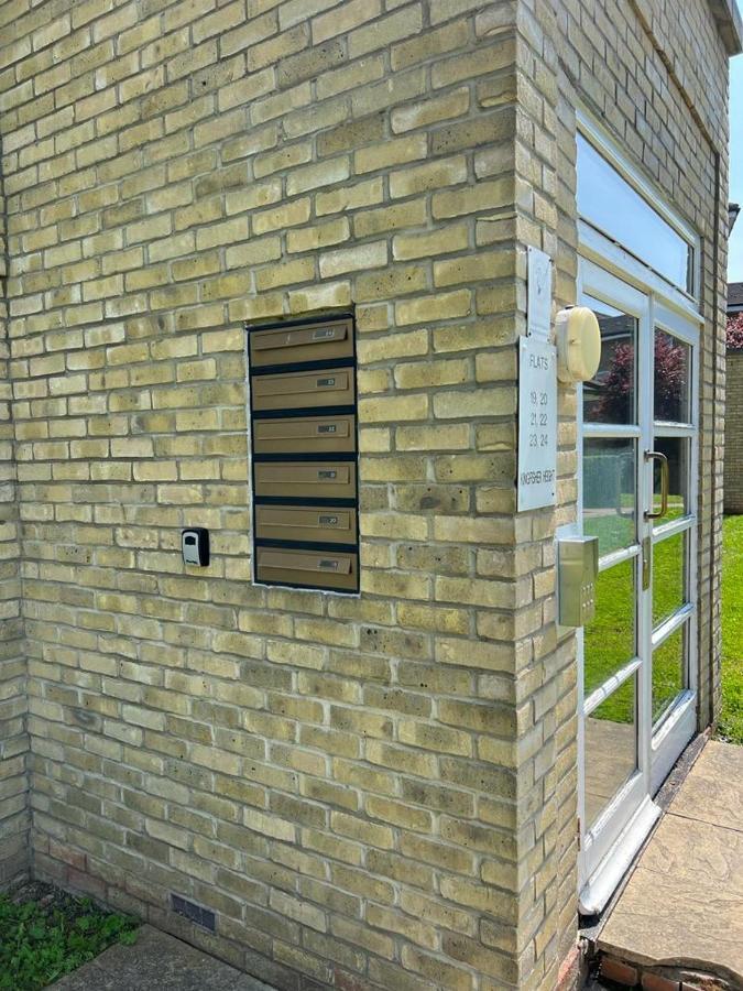 Modern Beautiful Gated Two Bed Apartment Stifford 외부 사진