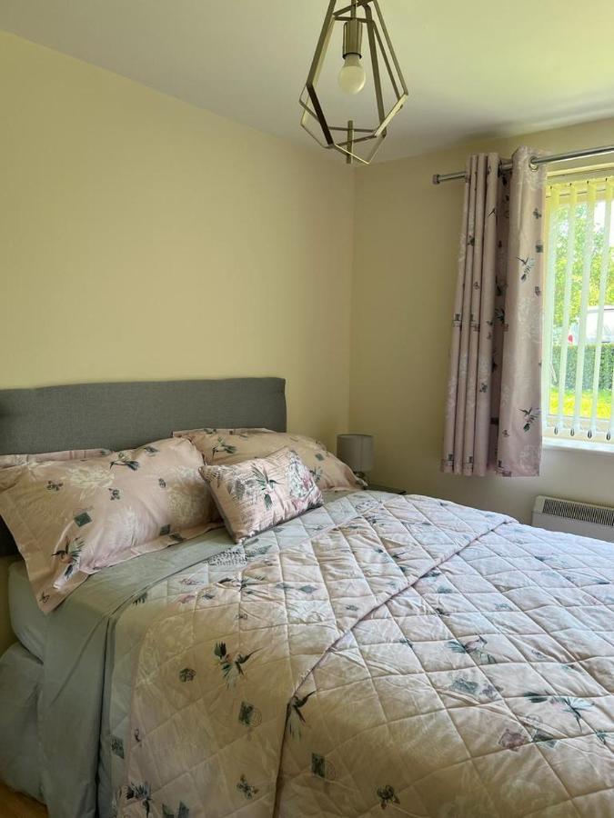 Modern Beautiful Gated Two Bed Apartment Stifford 외부 사진