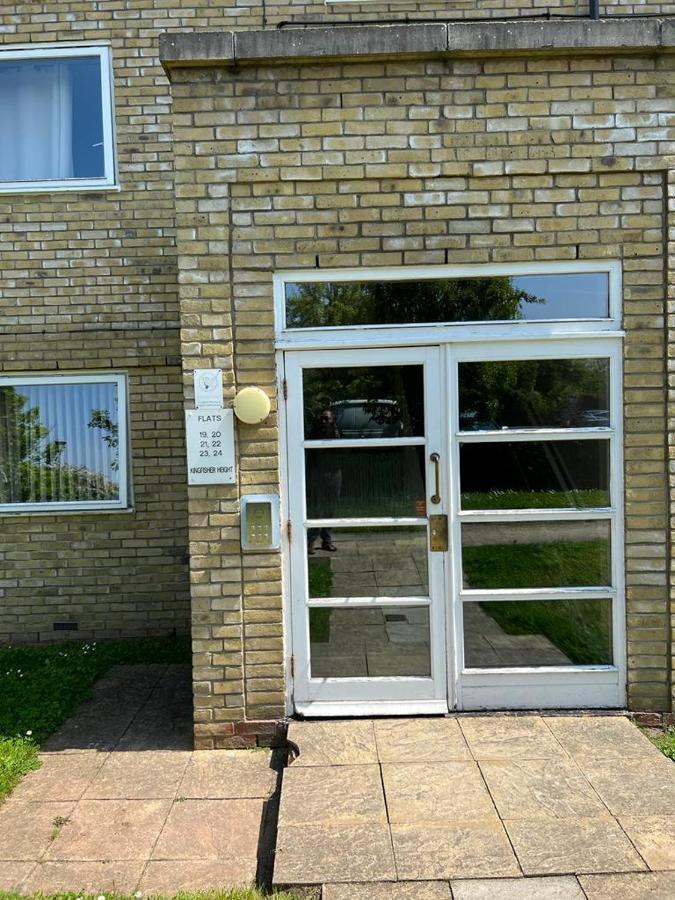Modern Beautiful Gated Two Bed Apartment Stifford 외부 사진