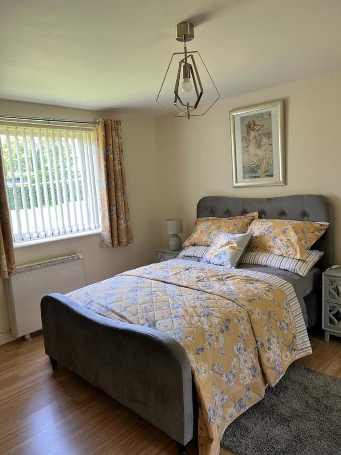 Modern Beautiful Gated Two Bed Apartment Stifford 외부 사진
