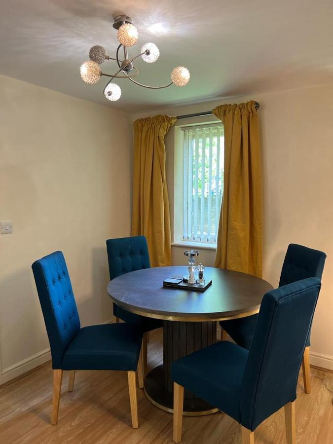 Modern Beautiful Gated Two Bed Apartment Stifford 외부 사진