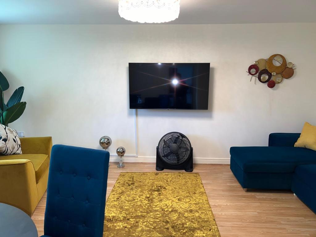Modern Beautiful Gated Two Bed Apartment Stifford 외부 사진