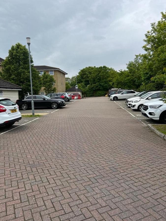 Modern Beautiful Gated Two Bed Apartment Stifford 외부 사진
